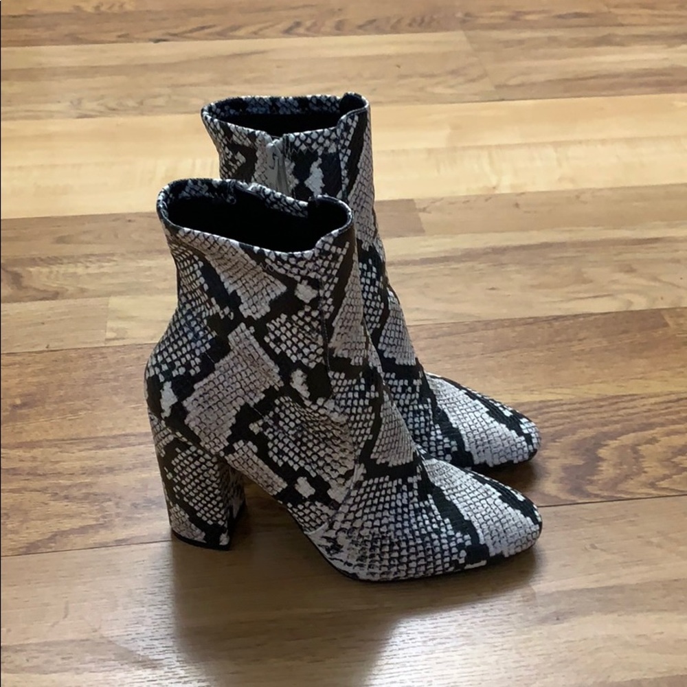 Aldo Aurella snakeskin boots size 8